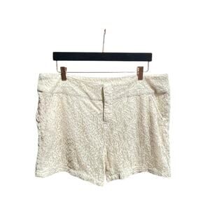 One 5 One Women Shorts Cream Color Size 14W